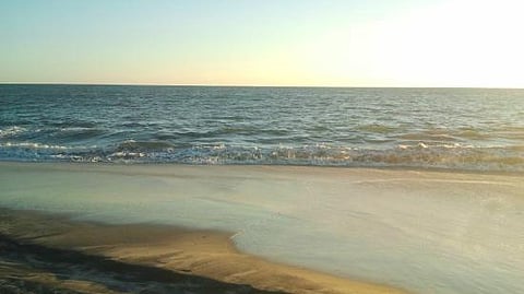 ആലപ്പുഴ തോട്ടപ്പള്ളിയിൽ കടൽ ഉൾവലിഞ്ഞതായി നാട്ടുകാർ; എല്ലാ തീരദേശ ജില്ലകളിലും റെഡ് അലേർട്ട്