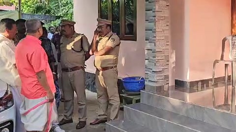 കോട്ടയത്ത് ഒരു കുടുംബത്തിലെ മൂന്ന് പേർ മരിച്ച നിലയിൽ; മരിച്ചവരിൽ റിട്ടയഡ് എഎസ്ഐയും