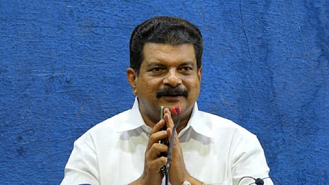 ഒന്നുകിൽ കോൺഗ്രസിനെ പിന്തുണയ്ക്കണം, അല്ലെങ്കിൽ മൂന്ന് മുന്നണികളോടും മത്സരിച്ച് കരുത്തുകാട്ടണം; വെട്ടിലായി പി.വി. അൻവർ