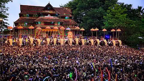 തൃശൂർ പൂരം കലക്കലിൽ ഒടുവിൽ കേസ്; എഫ്ഐആർ രജിസ്റ്റർ ചെയ്തത് പ്രത്യേക അന്വേഷണ സംഘത്തിലെ സിഐയുടെ പരാതിയിൽ