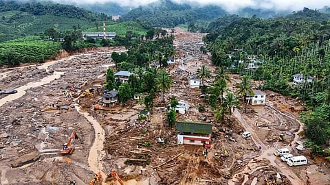 വയനാട് ദുരന്തം:  സ്വമേധയാ എടുത്ത ഹർജി ഹൈക്കോടതി ഇന്ന് വീണ്ടും പരിഗണിക്കും