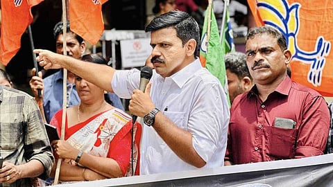 ഇടത് മാറി വലത്തേക്കുള്ള സന്ദീപിന്റെ യൂ ടേണ്‍; കോണ്‍ഗ്രസിലേക്കുള്ള ബിജെപി നേതാവിന്റെ യാത്ര