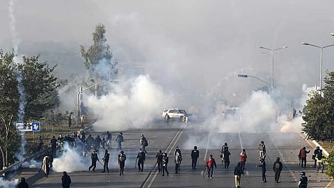 പാകിസ്ഥാനില്‍ ഇമ്രാൻ ഖാന്‍റെ മോചനം ആവശ്യപ്പെട്ട് പ്രതിഷേധം രൂക്ഷമാകുന്നു; ഷൂട്ട് അറ്റ് സൈറ്റ് ഉത്തരവിറക്കി സൈന്യം