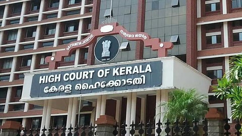 ഏത് വസ്ത്രം ധരിക്കണമെന്നത് വ്യക്തി സ്വാതന്ത്ര്യം, അതിൻ്റെ അടിസ്ഥാനത്തിൽ വിലയിരുത്തരുത്: ഹൈക്കോടതി