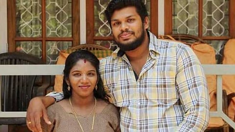 കൊല്ലപ്പെട്ട ഉത്രയും പ്രതി സൂരജും