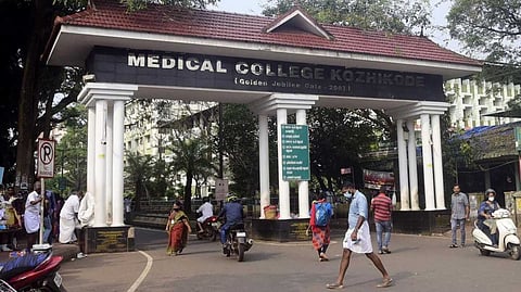 ഒന്‍പത് മാസത്തെ കുടിശ്ശിക ലഭിച്ചില്ല; കോഴിക്കോട് മെഡിക്കല്‍ കോളേജ് ആശുപത്രിയിലെ ന്യായവില മെഡിക്കല്‍ സ്റ്റോറുകളിലേക്കുള്ള മരുന്ന് വിതരണം നിര്‍ത്തി