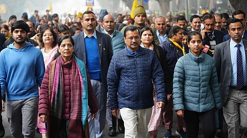 അരവിന്ദ് കെജ്‌രിവാളിന്റെ വാഹന വ്യൂഹത്തിനു നേരെ കല്ലേറ്; ആക്രമണത്തിനു പിന്നില്‍ ബിജെപിയെന്ന് ആം ആദ്മി