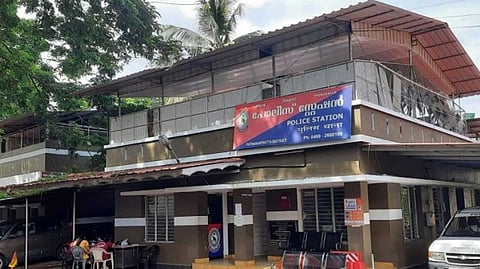 മകന്റെ ശരീരത്തില്‍ സെല്ലോടേപ്പ് വെച്ച് ഒട്ടിച്ച് മയക്കുമരുന്ന് വിതരണം ചെയ്യല്‍; തിരുവല്ല സ്വദേശി പൊലീസ് പിടിയില്‍