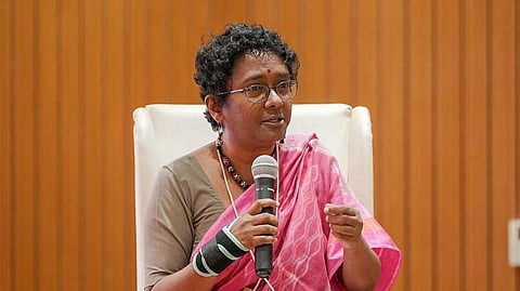 "ഒരുമിച്ച് നിൽക്കുന്ന കേഡർ കേരളമല്ലാതെ മറ്റൊന്നില്ല"; യാത്രയയപ്പ് ചടങ്ങിൽ ശാരദാ മുരളീധരൻ