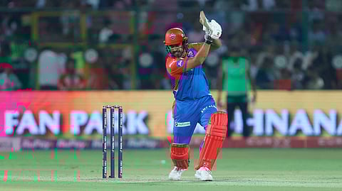 ആദ്യ പന്തിൽ സിക്സ്, പിന്നീട് 4, 4, 4, 4; കരുൺ നായർ ഓൺ ഫയർ!