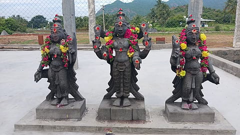 நாமக்கல்: இந்த கோவிலில் சன்னதிகளே இல்லை - ஒரே இடத்தில் இருக்கும் 14 தெய்வங்களின் சிலை!