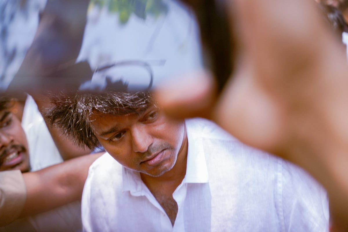 விஜய் முதல் ரஜினி வரை- 
ஜனநாயக கடமையை ஆற்றிய பிரபலங்கள்!