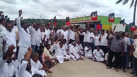 அதிமுக - திமுகவினரிடையே ஏற்பட்ட மோதலால் பரபரப்பு