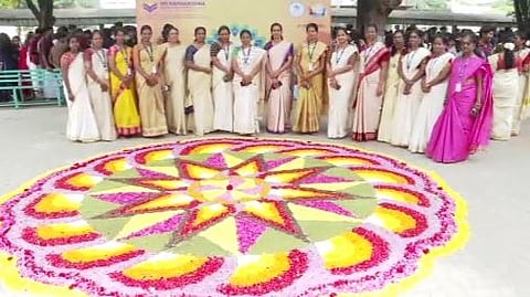 ஓணம் பண்டிகையை கொண்டாடிய மாணவர்கள்