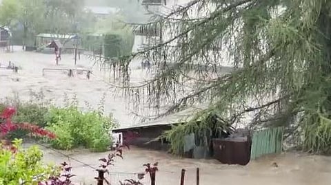 நாடுகளை புரட்டிப் போட்ட கனமழை