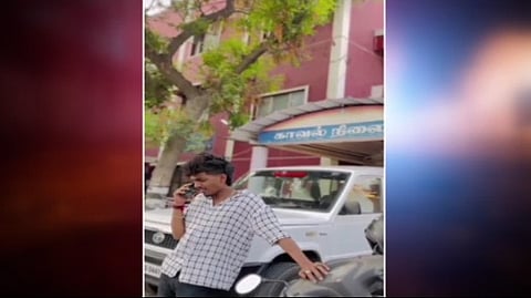 காவல் நிலையம் முன்பு ரீல்ஸ்