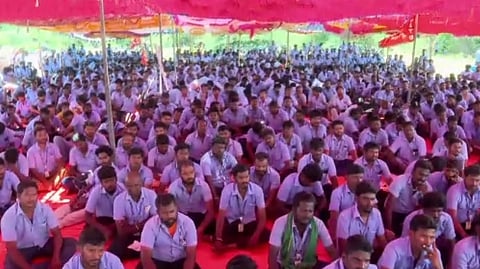 தொழிலாளர்கள் உண்ணாவிரதம்