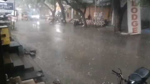 ஈரோடு பள்ளிகளுக்கு விடுமுறை