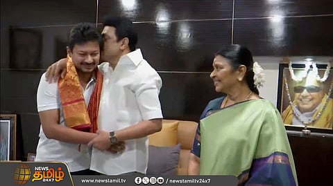 வாழ்த்து பெற்ற உதயநிதி