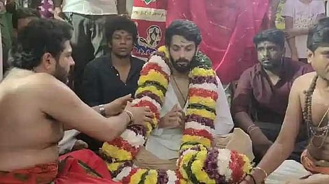 TVM Aniruth visit temple