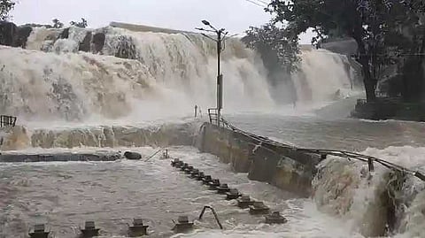 KNK Flood falls closed