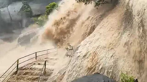 JalakamparaiWaterfall