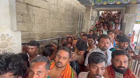 TUT TEMPLE CROWD