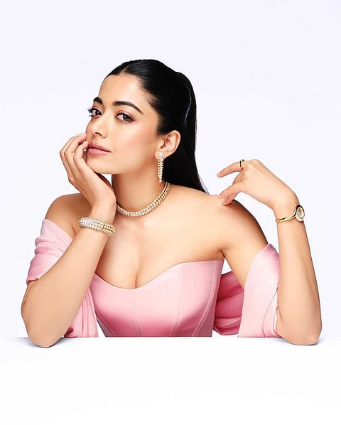 எந்த பெண்ணிலும் இல்லாத ஒன்று, ஏதோ அது ஏதோ, அடி ஏதோ உன்னிடம் இருக்கிறது…