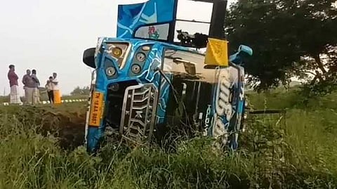 TUT SCHOOL BUS