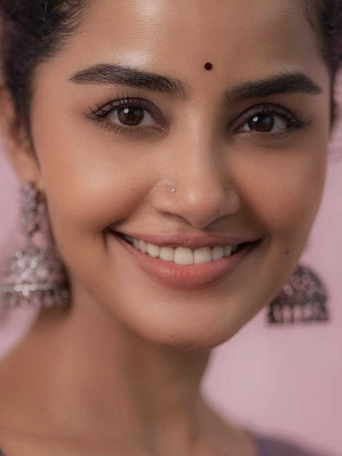 பெண்ணே புன்னகையில் இதயத்தை வெடிக்காதே  ஐயோ உன்னசைவில் உயிரை குடிக்காதே