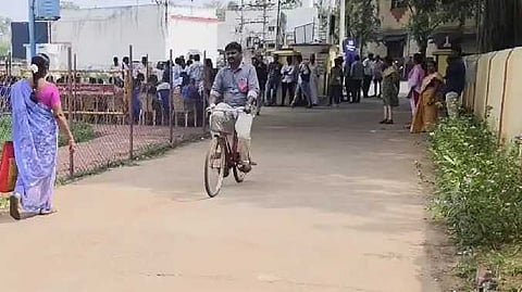 SVG VAO Cycle race