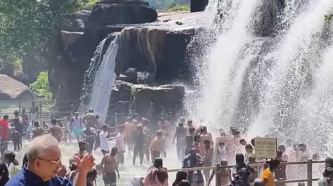 KNK Falls crowd