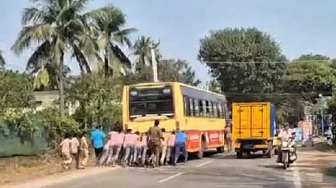 Tiruvarur bus issue