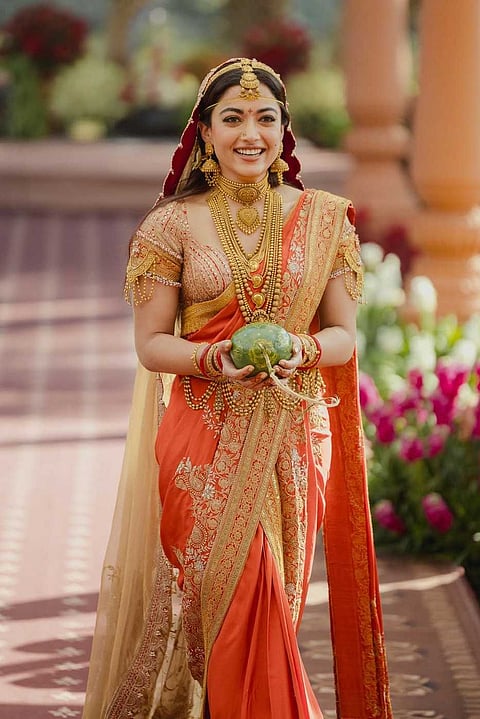 பூவில் மேடையமைத்து பூவை உன்னை அணைத்தால் கதகதப்பு துடிதுடிப்பு இது கல்யாண பரபரப்பு