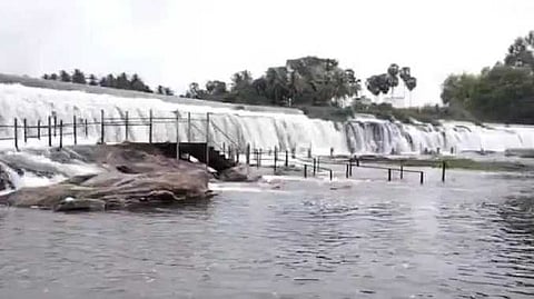 கொடிவேரி அணையில் குளிக்க தடை