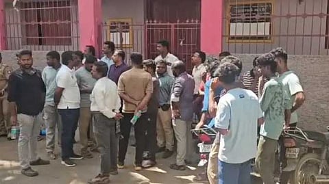 மதுரை நாம் தமிழர் கட்சி போராட்டம்