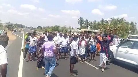 வாக்களிக்கச் செல்லும் வழி அடைப்பு