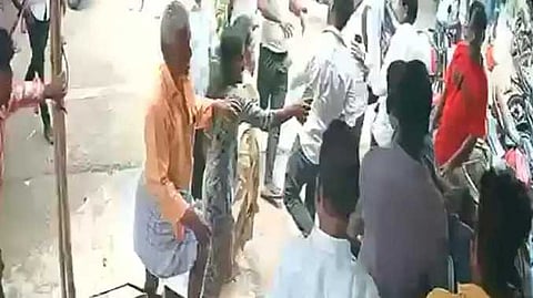 கடை உரிமையாளரை தாக்கிய தவெக நிர்வாகி