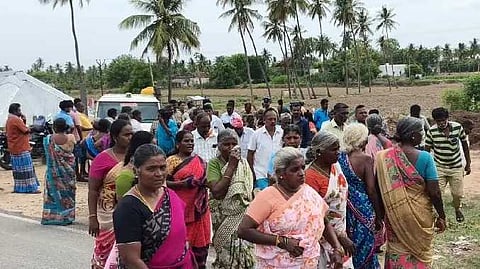 பொதுமக்கள் எதிர்ப்பு