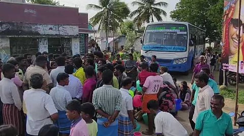 சாலை மறியல்