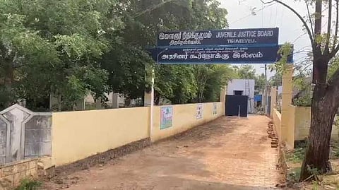 மாணவர்கள் மறியல்