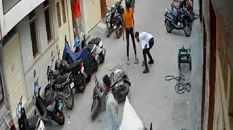 செல்போன் பறிப்பு