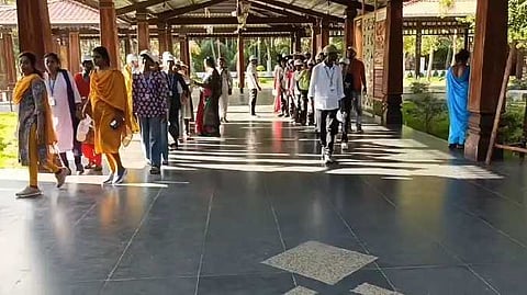 கீழடிக்கு கல்விச் சுற்றுலா