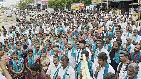 விவசாயிகள் ஆர்பாட்டம்