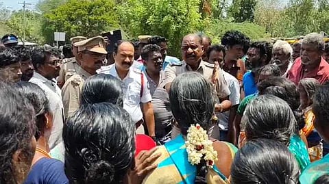 சாலை மறியல்