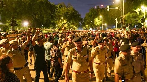 இணைய தளங்களுக்கு எதிராக நோட்டீஸ், வழக்குப்பதிவு