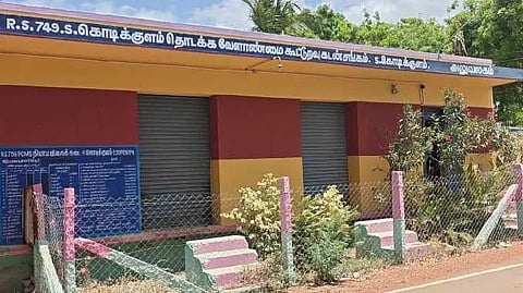 கூட்டுறவு சங்க செயலாளர் கைது