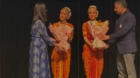 சீன இரட்டை சகோதரிகளின் பரதநாட்டிய அரங்கேற்றம் அசத்தல்