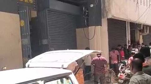 விஷ வாயுவால் தந்தை, மகன் உயிரிழப்பு