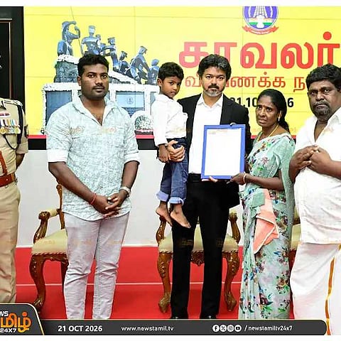 ஆணையை வழங்கிய முதலமைச்சர் விஜய்